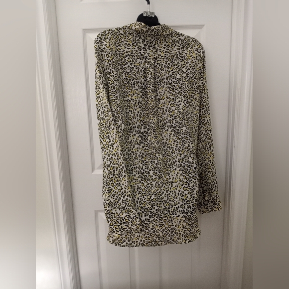 🕊BANANA REPUBLIC blouse🕊 - Picture 3 of 4